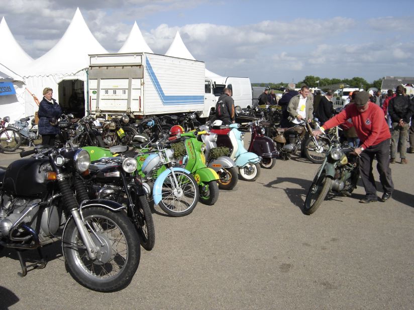 MOTOS